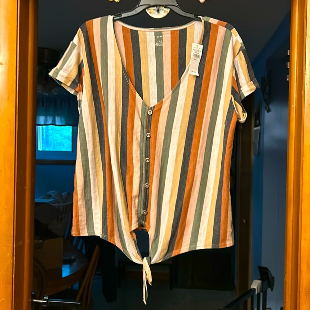 American Eagle tie front blouse. NWT Size Large